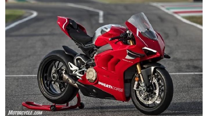 Ducati Panigale V4 R: Keren dan Garang di Jalan!