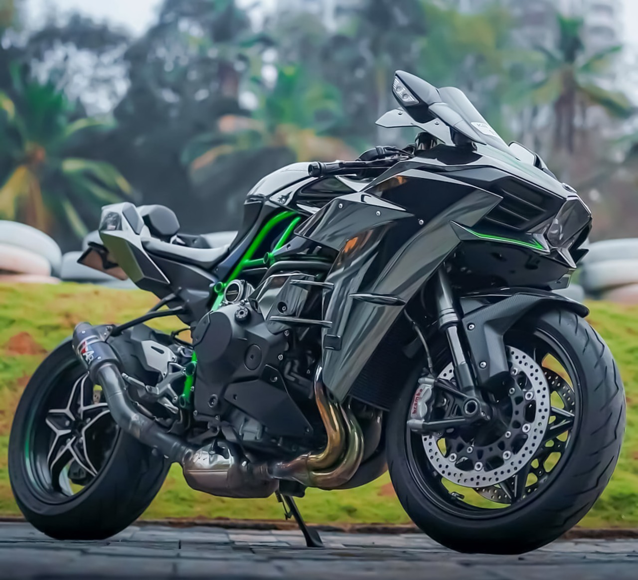 Kawasaki Ninja H2R: Kecepatan Super dan Gaya Berkelas!